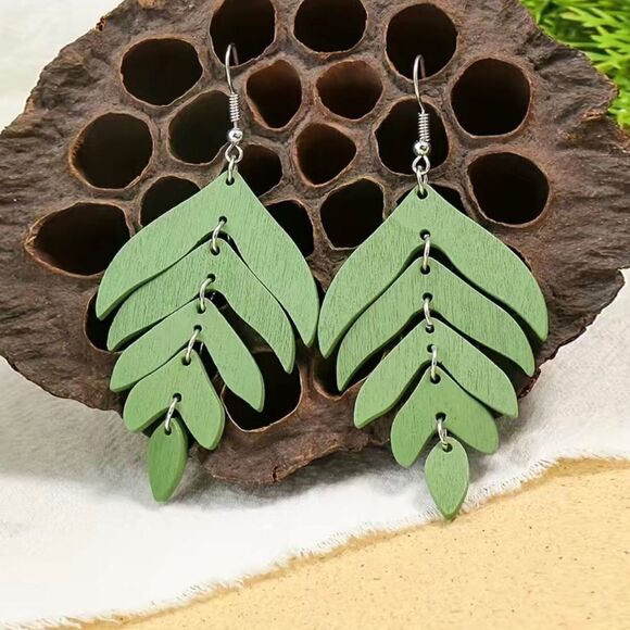 NEW … BOHO Leaf Pendent Earrings - Picture 1 of 5
